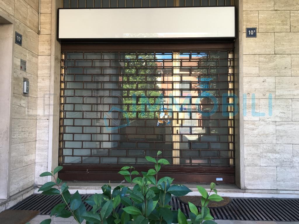 Negozio - Loc.Com. LECCO affitto   via como STUDIO LECCO TRE S.R.L.