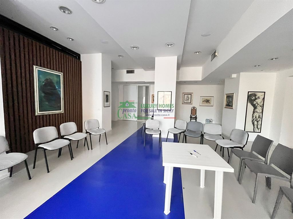 Locale Comm.le in Affitto