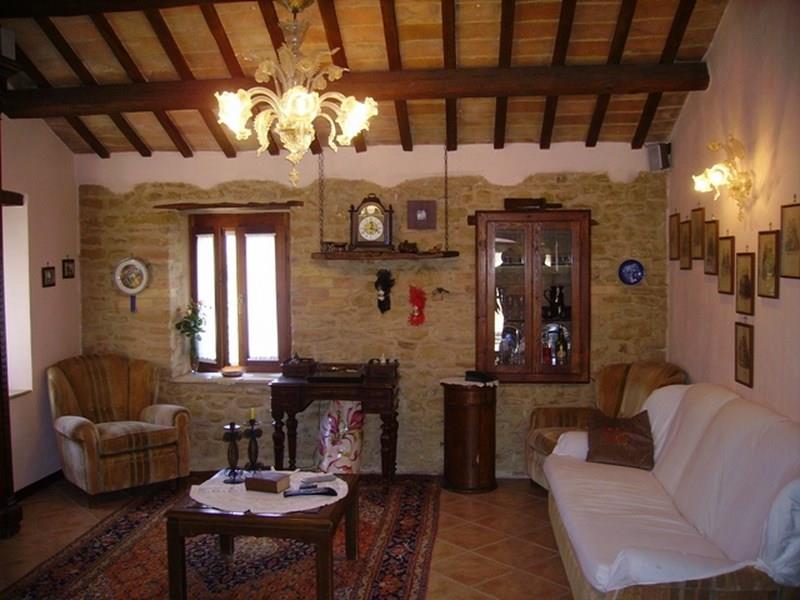 Vendesi casale a Massignano (AP)