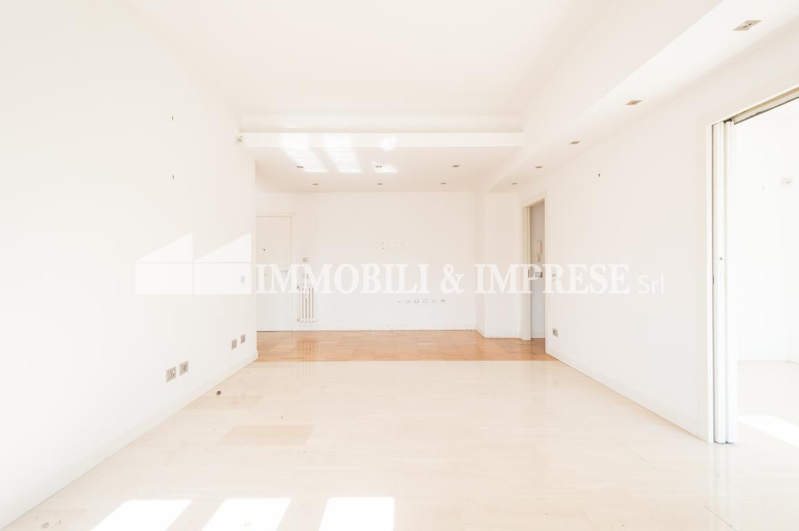 Appartamento ROMA vendita  Eur via dell