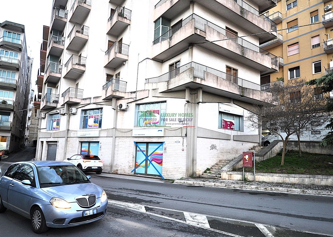 Locale Comm.le in Affitto