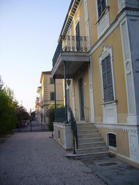 Villa in vendita a Grottammare con giardino
