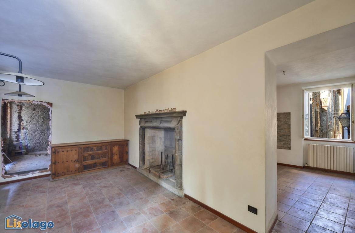 Villa Unifamiliare - Indipendente MANDELLO DEL LARIO vendita   Contrada Pretorio Lisolago Servizi Immobiliari