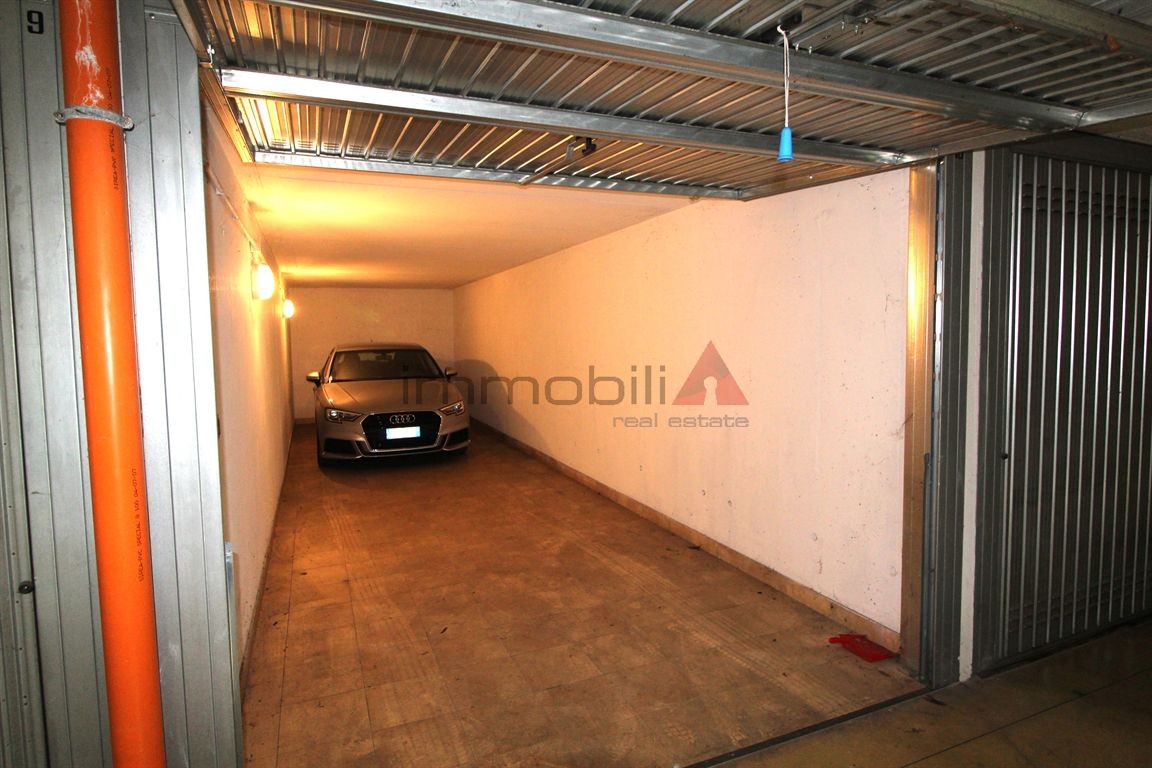 Garage in Vendita