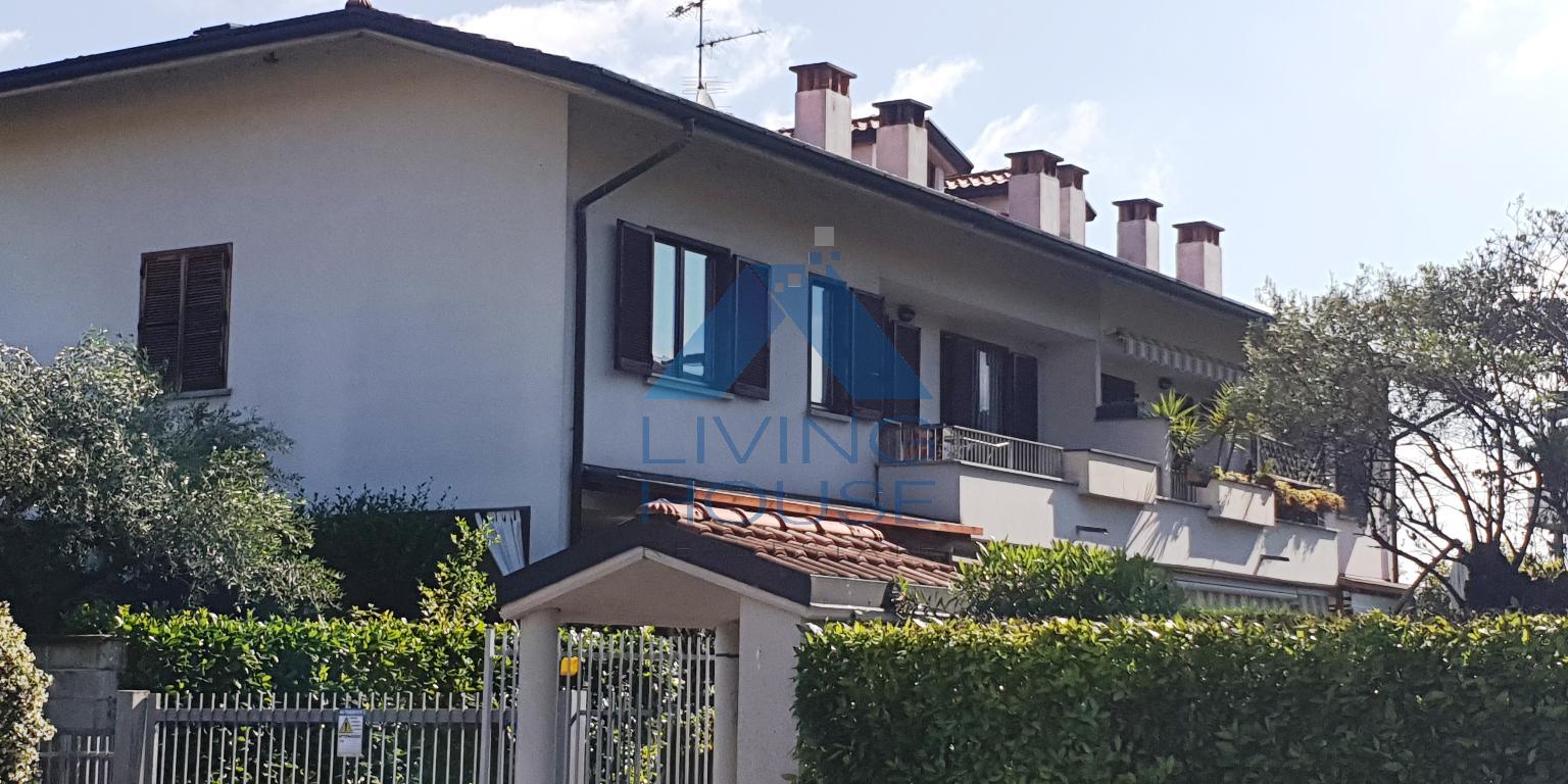 Appartamento CAPONAGO vendita   via Silvio Pellico Living House Srl