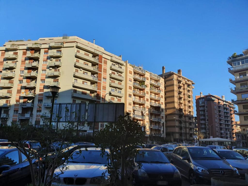 Negozio - Loc.Com. PALERMO vendita   Via delle Alpi Punto Casa di Claudio Costantino