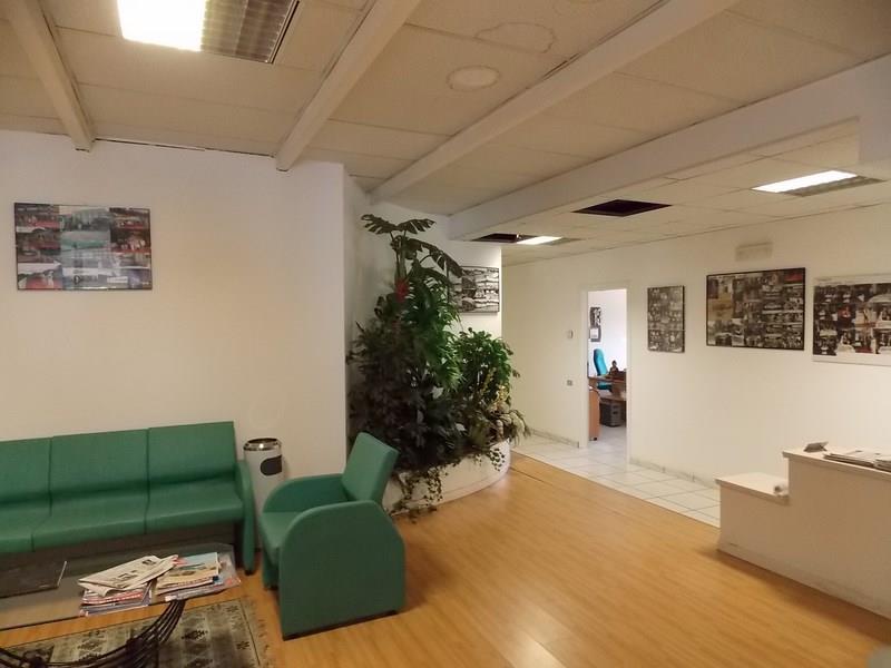 Vendesi capannone commerciale a Colonnella (TE)