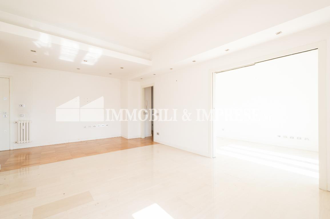 Appartamento ROMA vendita  Eur via dell