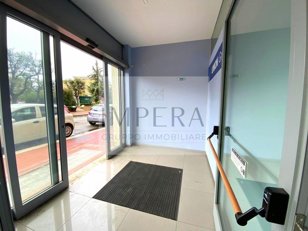 Negozio - Loc.Com. BARI affitto   VIALE EINAUDI PRESTIGE IMMOBILIARE SRLS