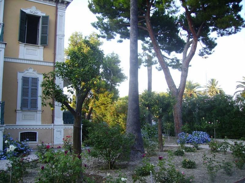 Villa in vendita a Grottammare con giardino