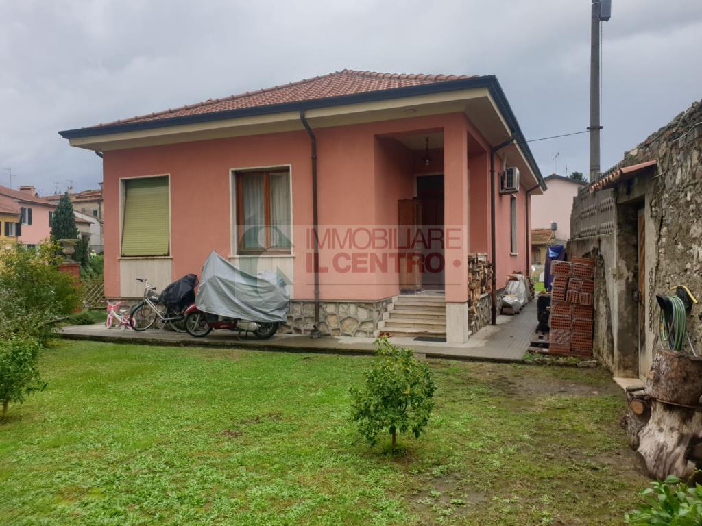  sarzana vendita quart:  il centro immobiliare snc di stefano santi