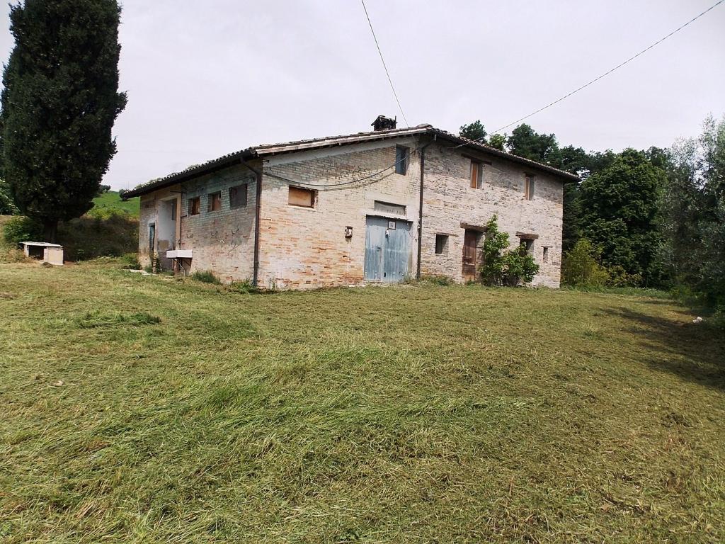 Vendesi casale a San Severino Marche (MC)