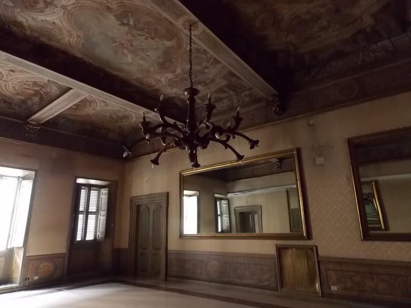 Affittasi ufficio con soffitti affrescati in zona Piazza del Ges a Roma
