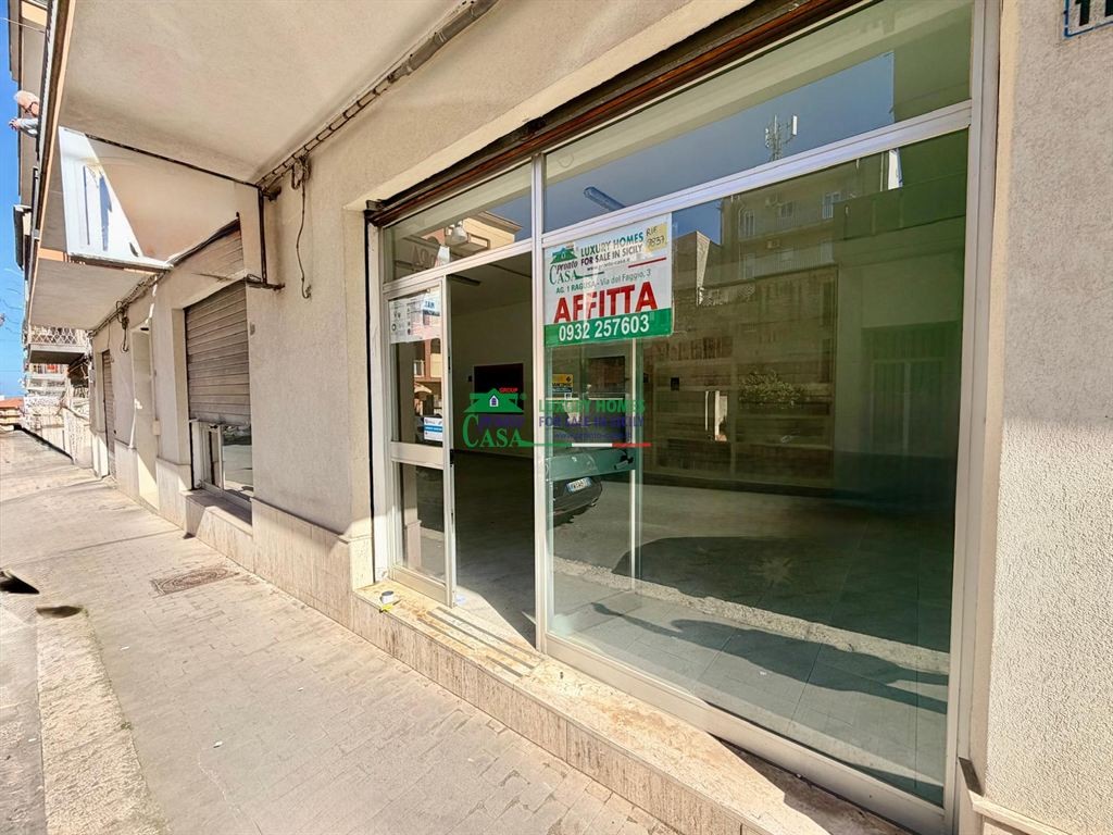 Magazzino in Affitto