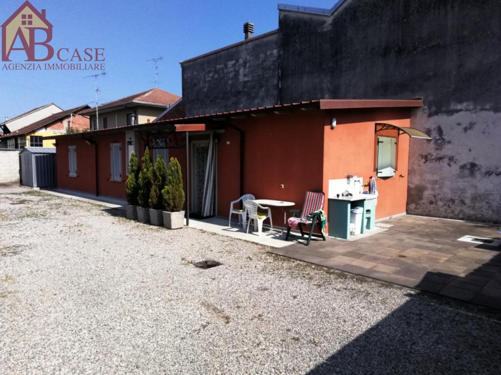 Villa Unifamiliare - Indipendente CASSOLNOVO vendita   Via Mazzini Acquaotta Basilia Maria