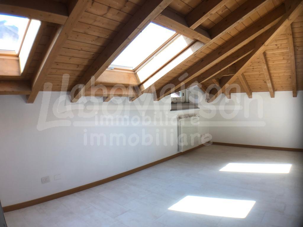 Appartamento GAVIRATE vendita    LaboMaison Immobiliare di Laura Bogni