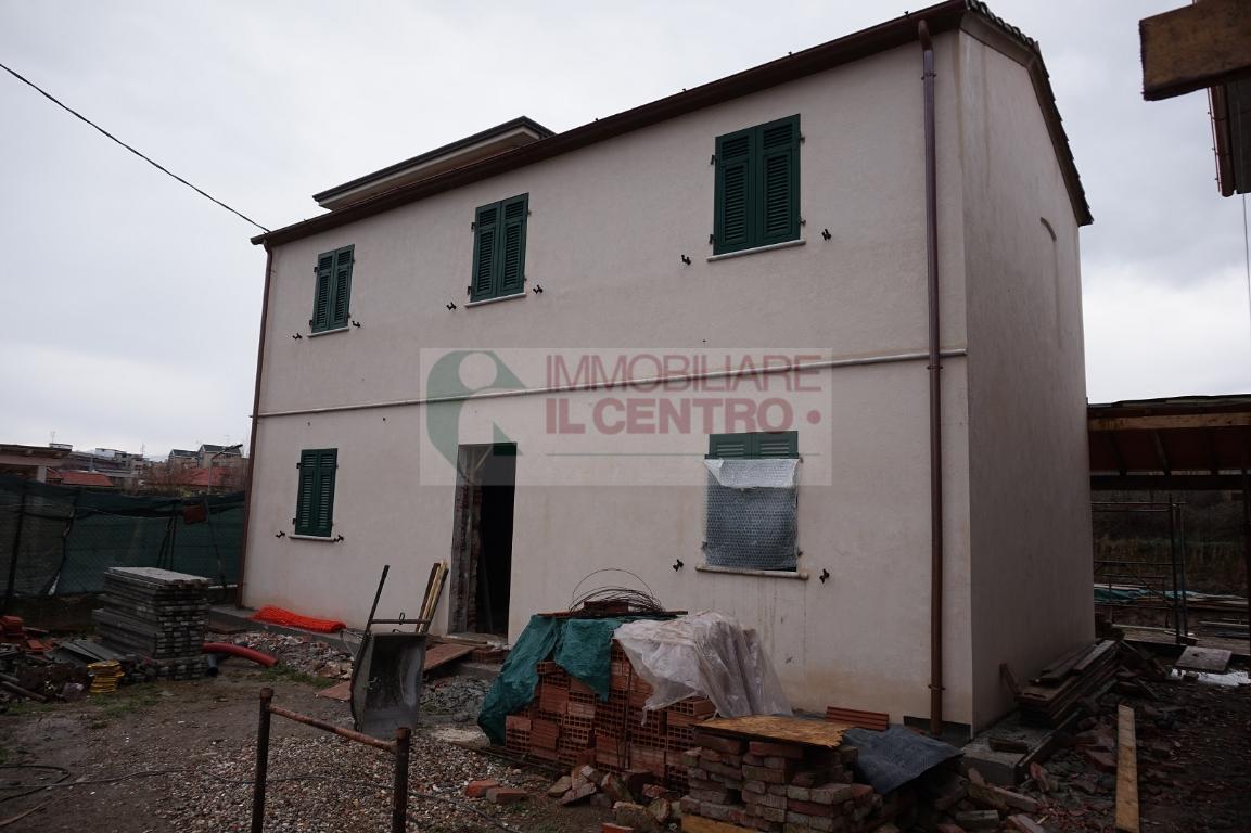  sarzana vendita quart:  il centro immobiliare snc di stefano santi