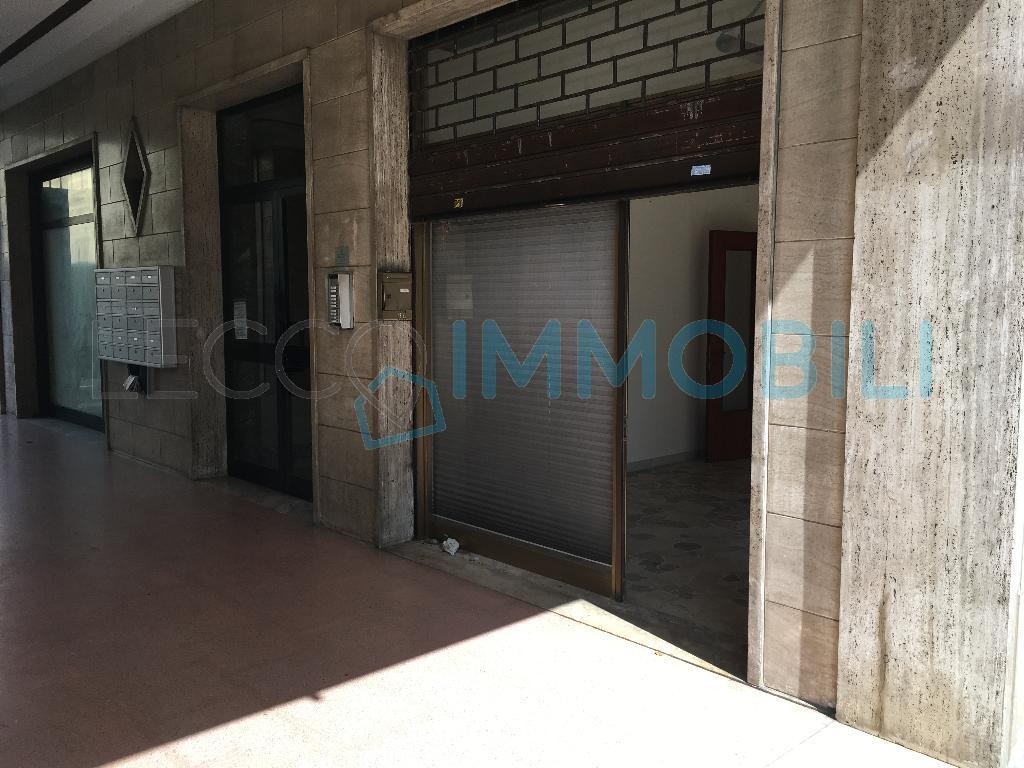 Negozio - Loc.Com. LECCO affitto   corso martiri STUDIO LECCO TRE S.R.L.