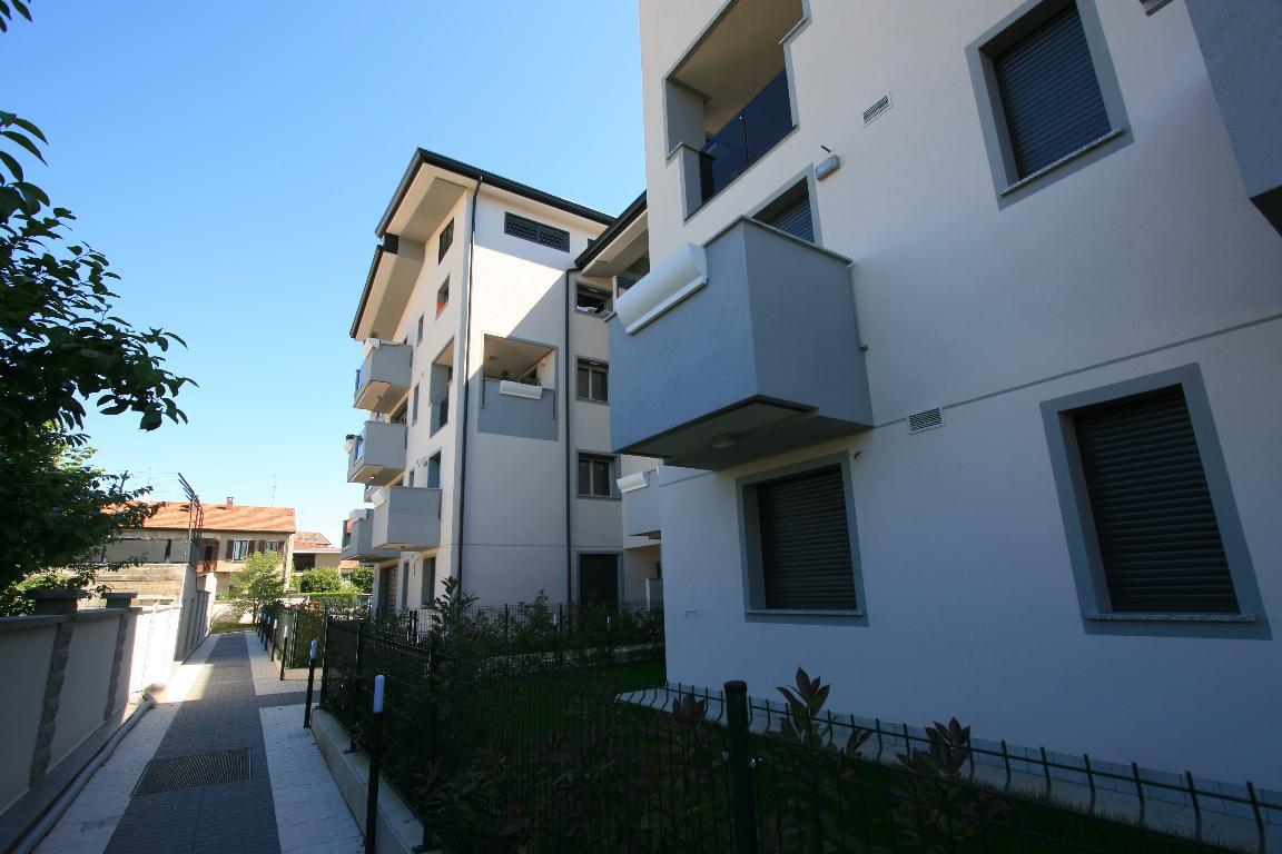 Appartamento ROVELLASCA vendita   via cavour Bassi Immobiliare