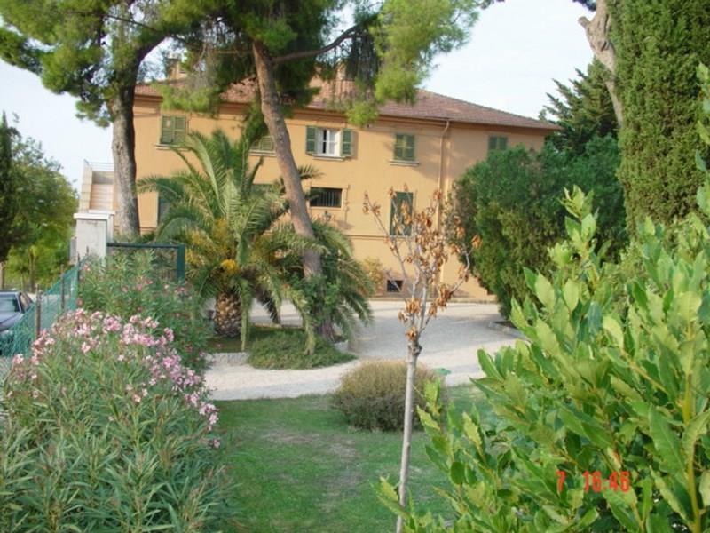 Rif. LC1651 Villa in vendita ad Alba Adriatica con giardino
