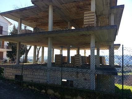 Vendesi palazzo in costruzione a Ponzano di Fermo (FM)
