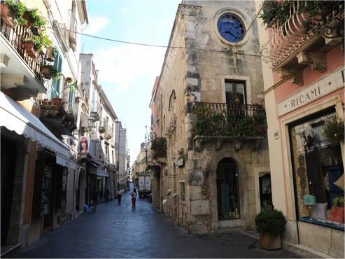 Vendesi prestigioso appartamento a Taormina (ME)