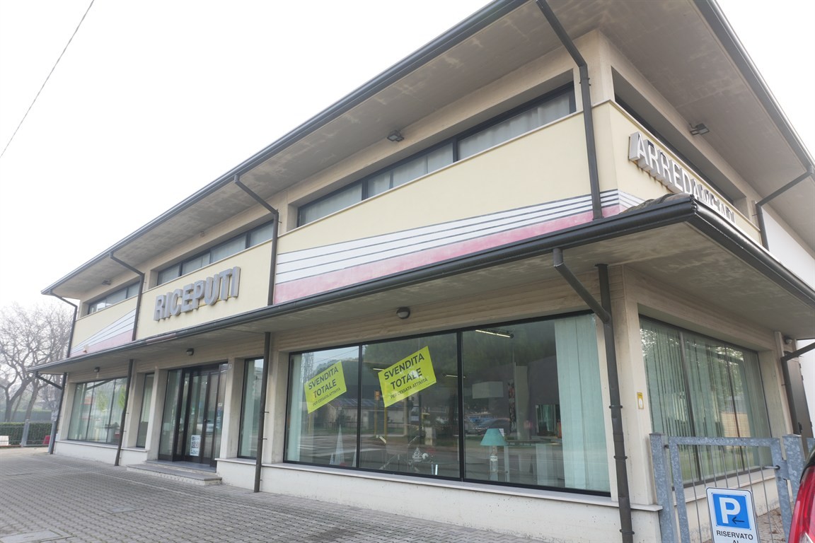 Locale Comm.le in Vendita