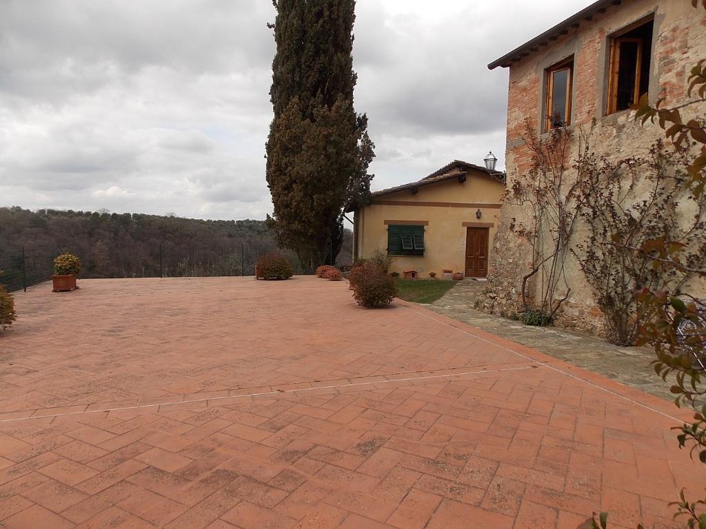 Vendesi elegante villa a San Casciano in Val di Pesa (FI)