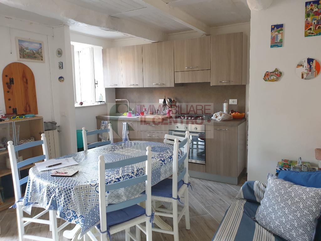  castelnuovo magra vendita quart:  il centro immobiliare snc di stefano santi