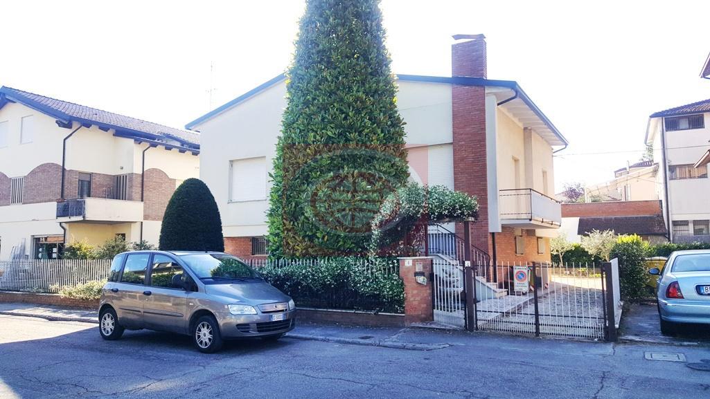 Villa Unifamiliare - Indipendente FORLÌ vendita    Agenzia GLOBO di Garavelli Gianni & C. Sas