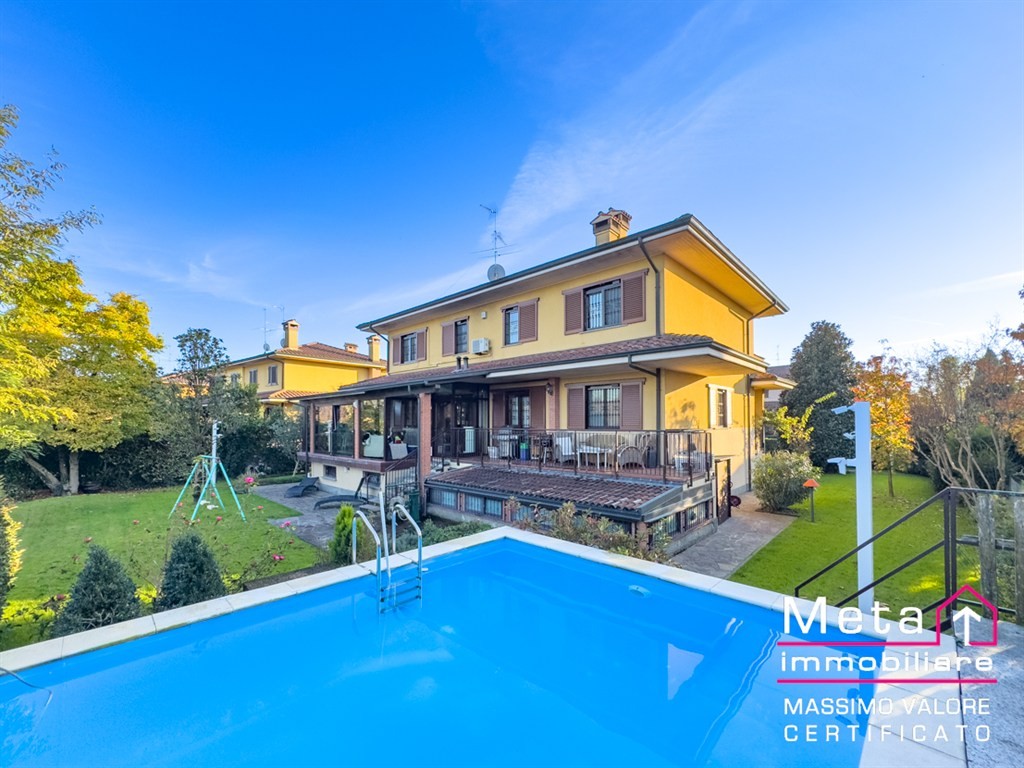 Villa in Vendita