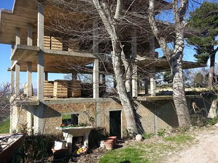 Vendesi palazzo in costruzione a Ponzano di Fermo (FM)