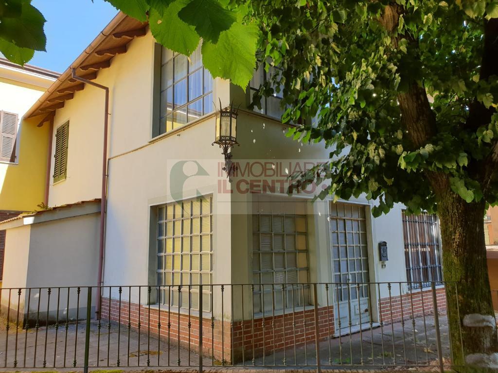  sarzana vendita quart:  il centro immobiliare snc di stefano santi