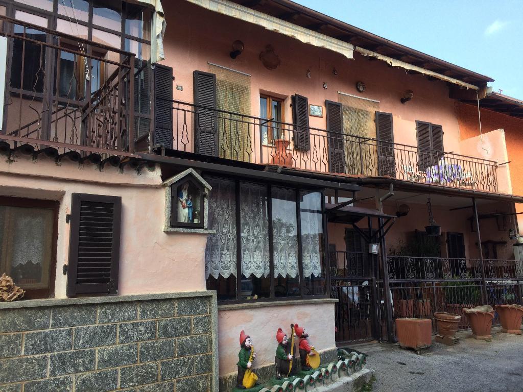  vignolo vendita quart:  abitare 4 sas
