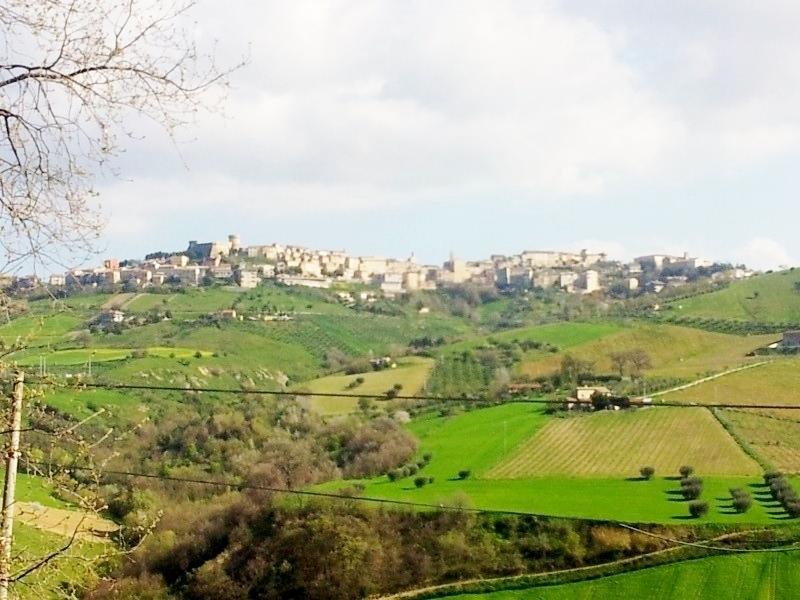 Casale in vendita ad Acquaviva Picena con vista mare