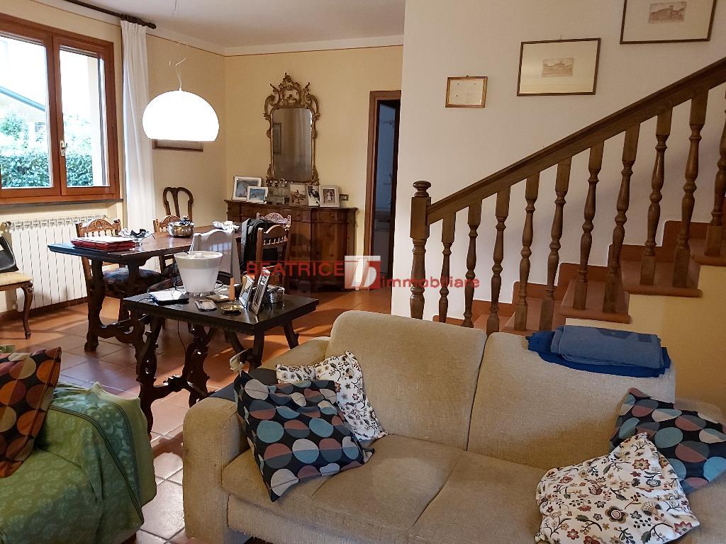 Villa Bifamiliare LUCCA vendita  PICCIORANA  Beatrice Immobiliare